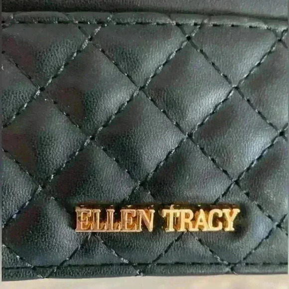 Ellen Tracy Quilted Coin Purse Credit Card ID Wallet Black Zip Pre Owned - Picture 2 of 8